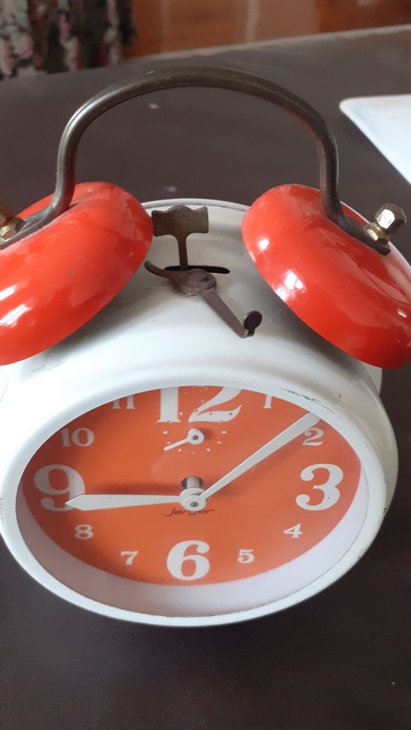 Relógio despertador alemão marca Jerger anos 70s