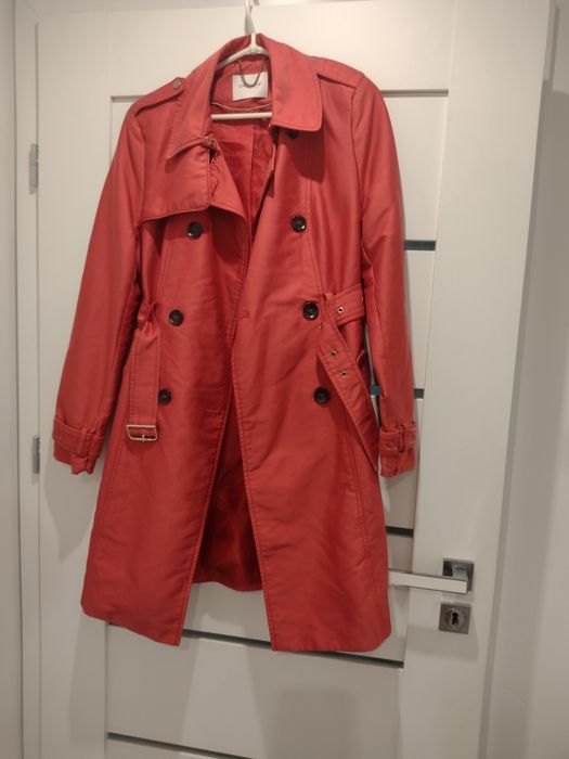 Orsay czerwony trencz płaszcz z paskiem rozmiar S