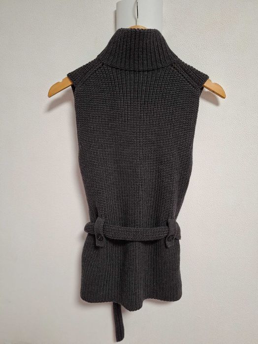Жилет женский Prada, Италия. Шерсть.  S-М.