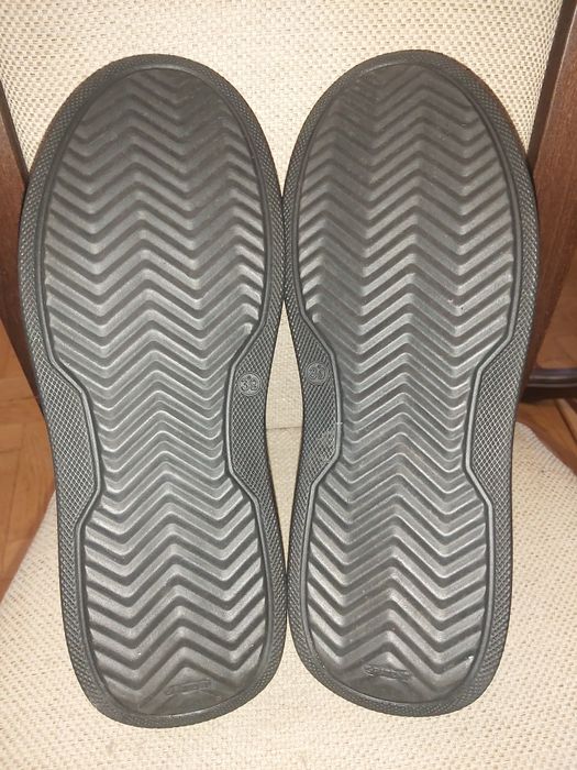 Жіночі шкіряні кросівки 39 розмір