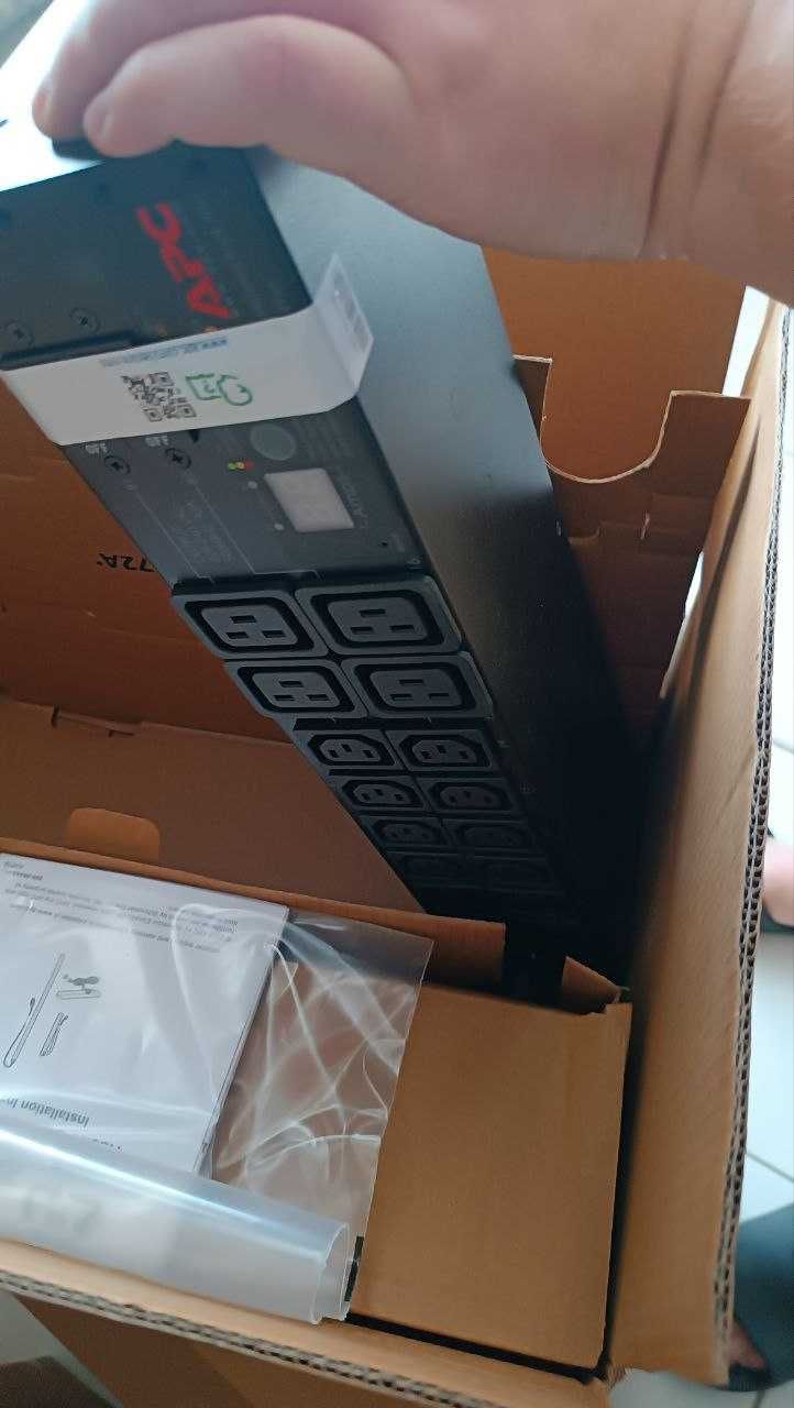 APC AP7822B Metered Rack PDU