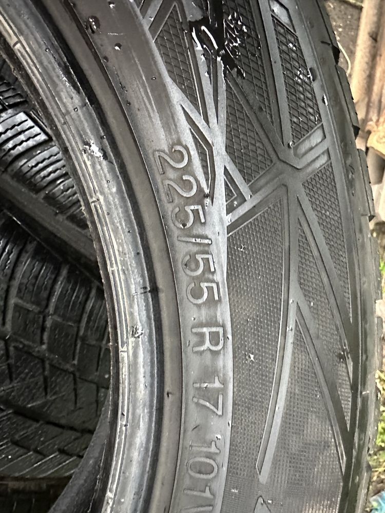 Шини 225/55 R17 Vredestein , резина майже нова комплект