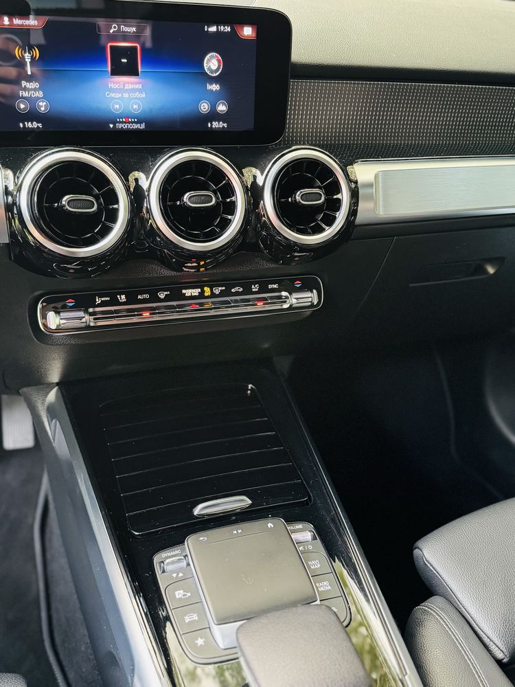 Mercedes-Benz GLB 220d 4Matic 2021р Official