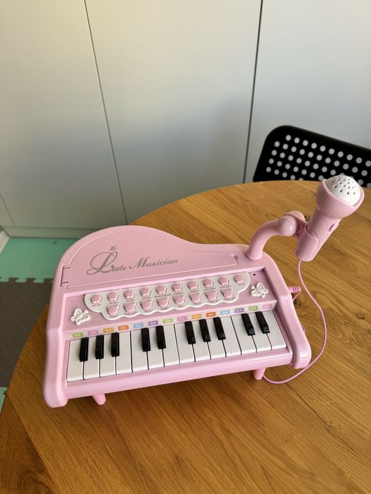 Дитяче піаніно з мікрофоном