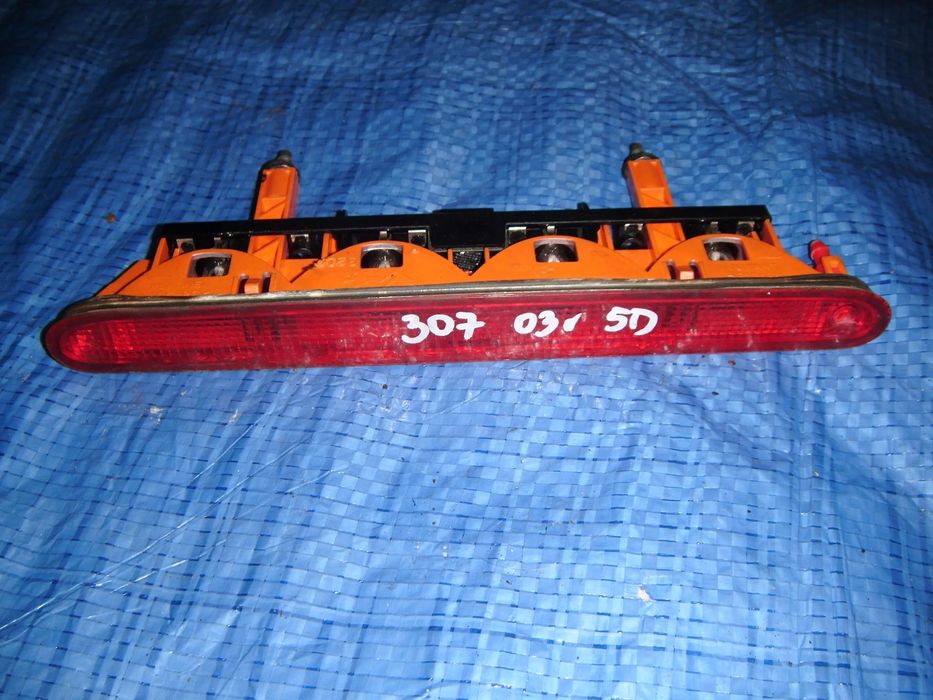 peugeot 307 03r 5d światło stop w klapę tył