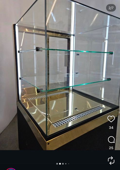 Кондитерська вітрина