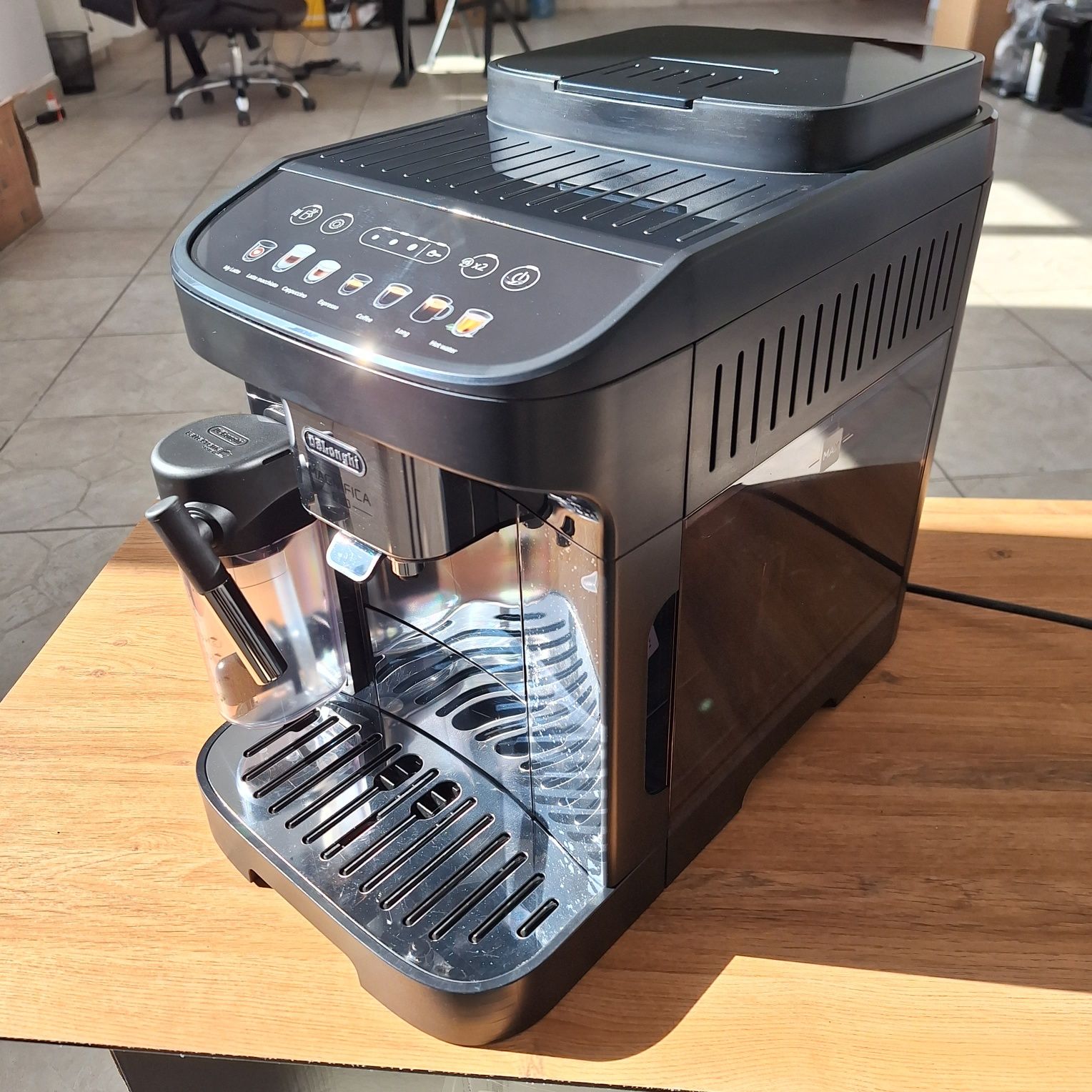 Кавомашина DeLonghi Magnifica EVO.   СТАН НОВОЇ!!!