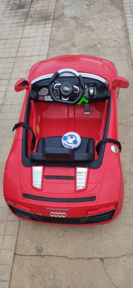 Carrinho elétrico com controle remoto Audi R8 com carregador