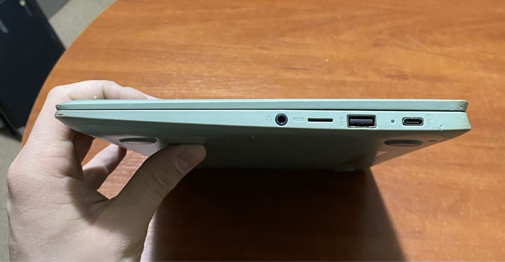 Hp Chromebook 11 g8 EE 11.6" 3GB RAM/32GB ROM! D900