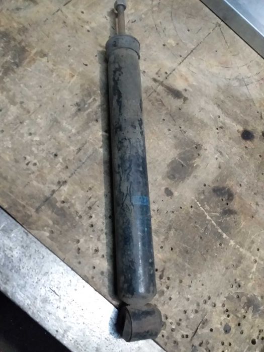 Продам задний амортизатор москвич азлк 2241