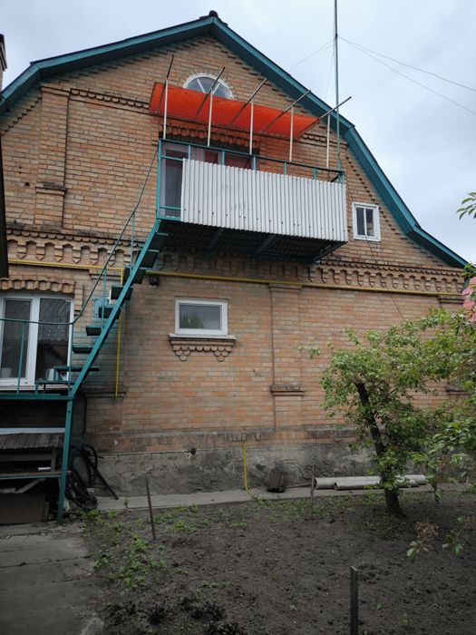 Продаж добротного цегляного  будинку