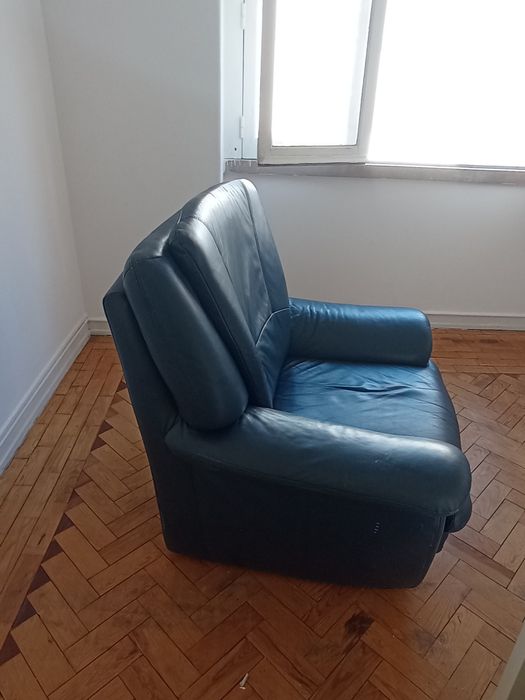 Cadeirão em pele sintética