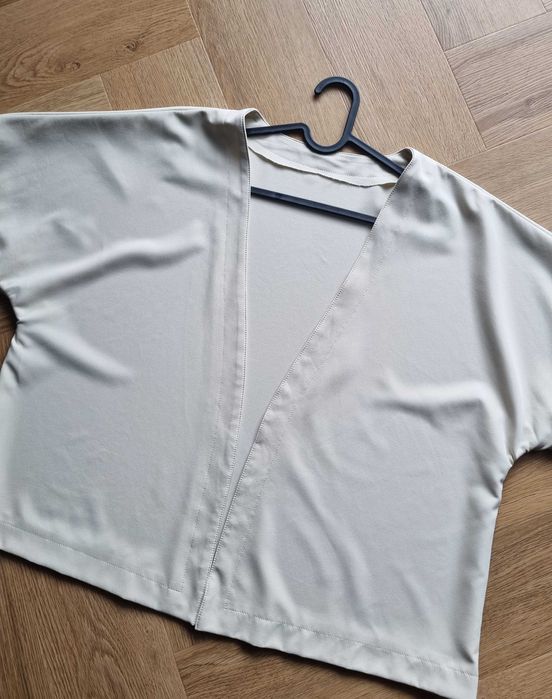 Damska marynarka szeroka narzuta kimono bluza beżowa