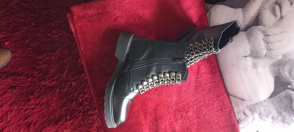 Botins novos. Nunca usados