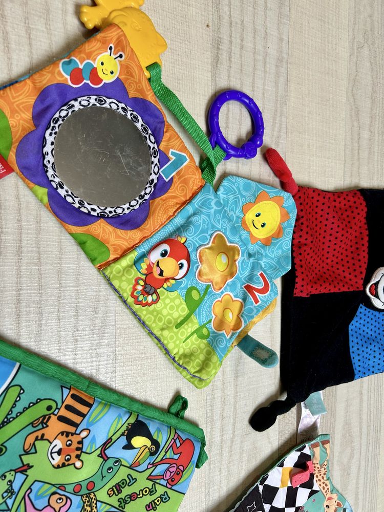 4x książeczka szeleszcząca sensoryczna z kusterkiem dla niemowlaka.