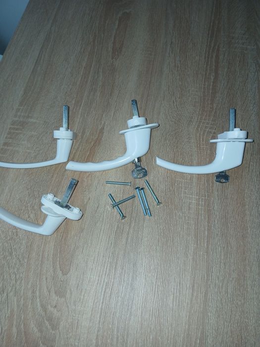 Klamki okienne Biale