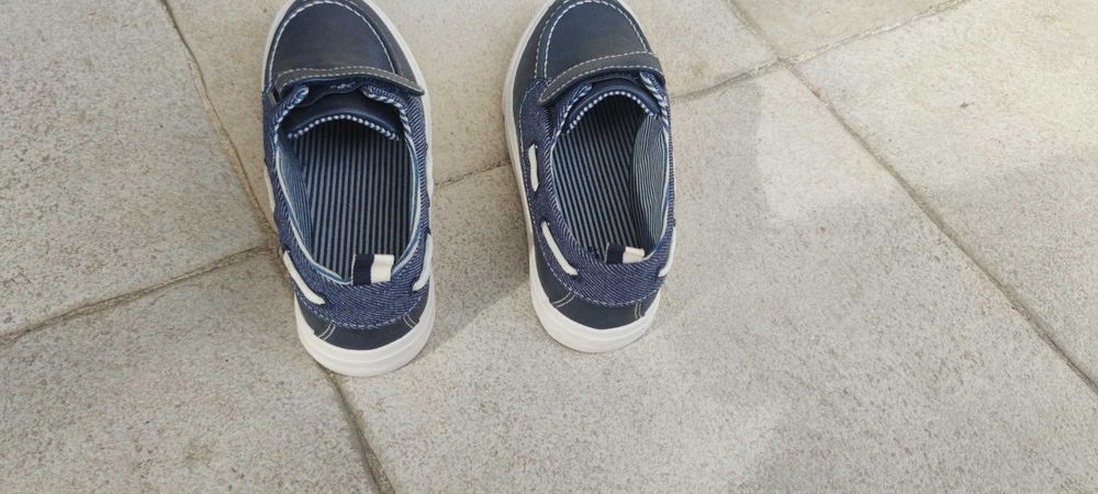 Sapatos menino tamanho 33 como novos