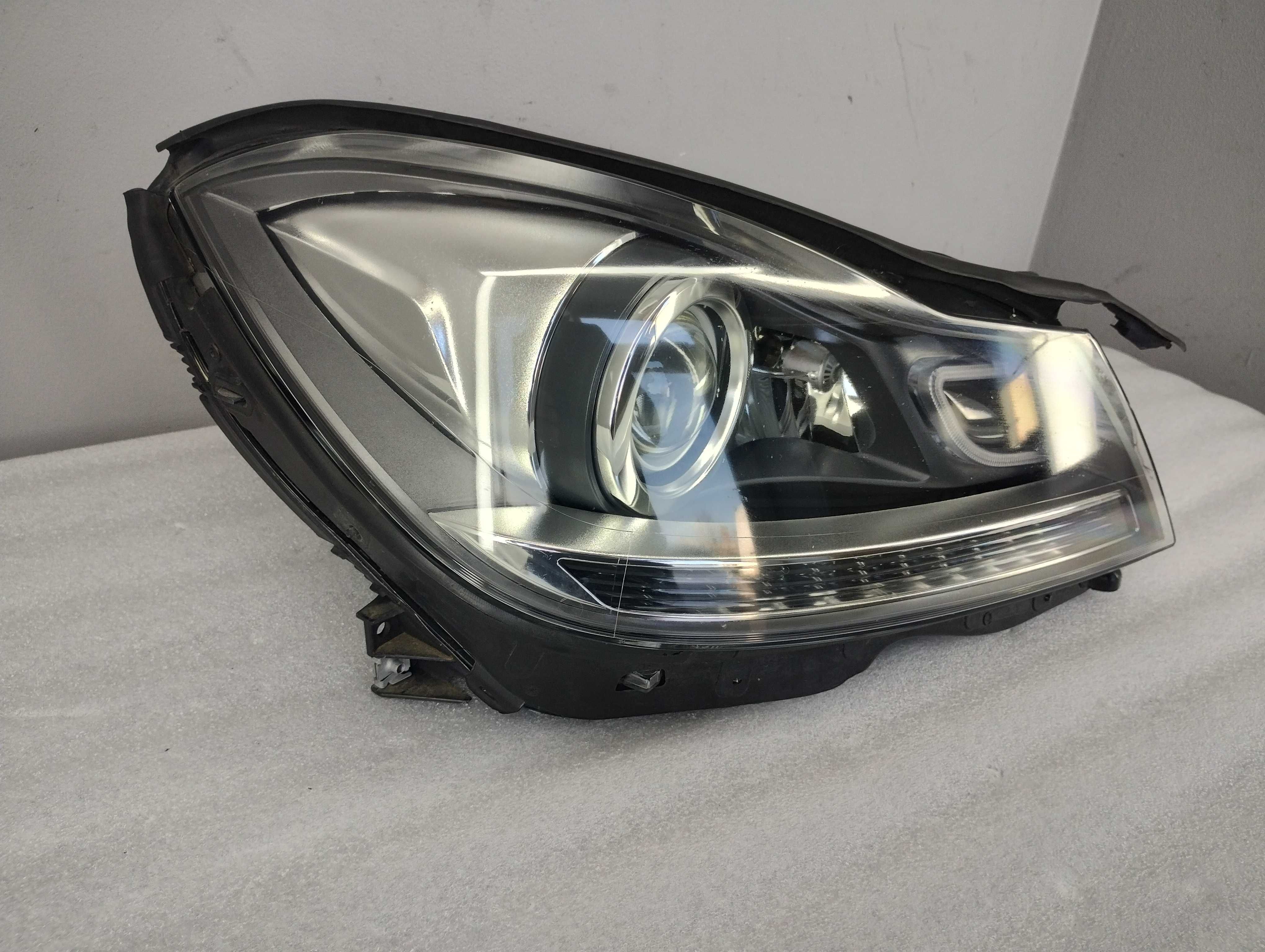 Lampa Reflektor Prawy Mercedes C-Klasa W204 Lift XENON EU!