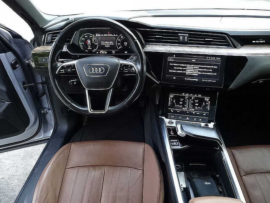 Audi e-tron Premium S Line Sportback      2022