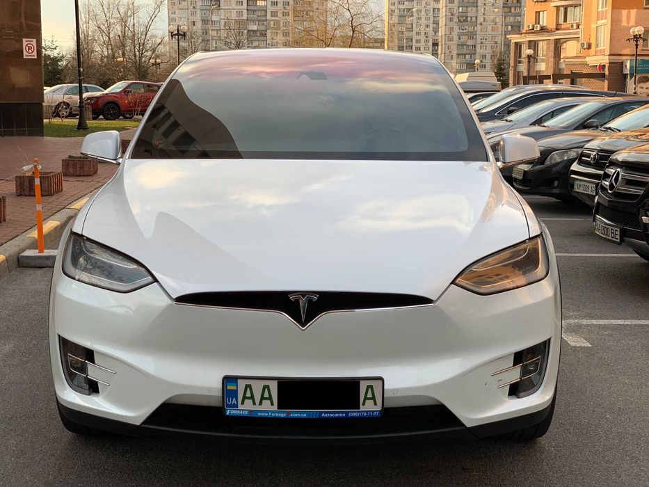 продам Tesla MODEL X 90D целая!