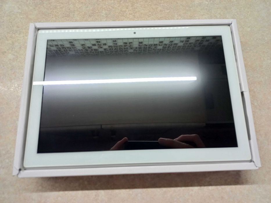 Планшет Lenovo 10". Стан ідеальний! 4G + sim!