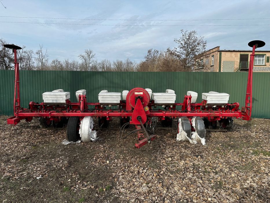 Сівалка пневматична VEGA-8 «Червона Зірка», 8 рядків, точного висіву