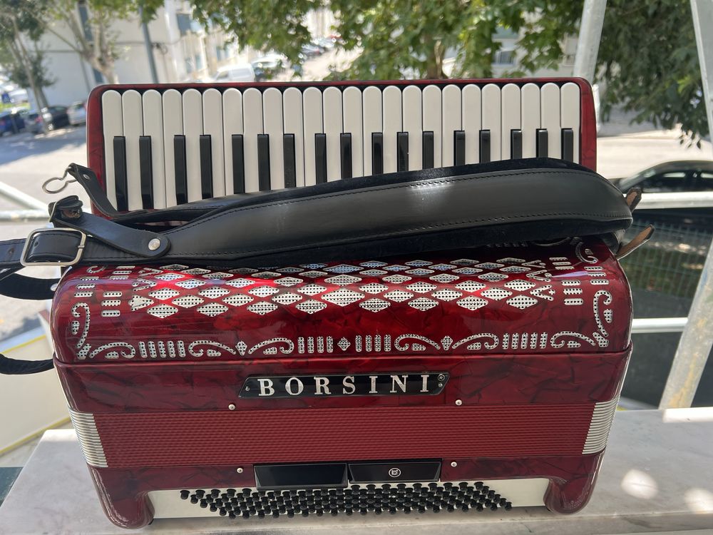 3*voz Acordeão Borsini italiano afinado 120baixos + correias e mala