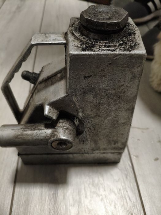 Lewarek podnośnik hydrauliczny 3,2 tony PRL