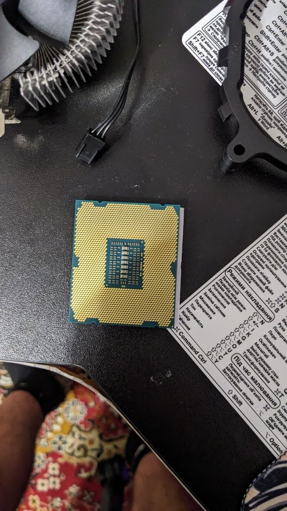 Процесор серверний E5-2680v2 і куллер 3pin з кільцем