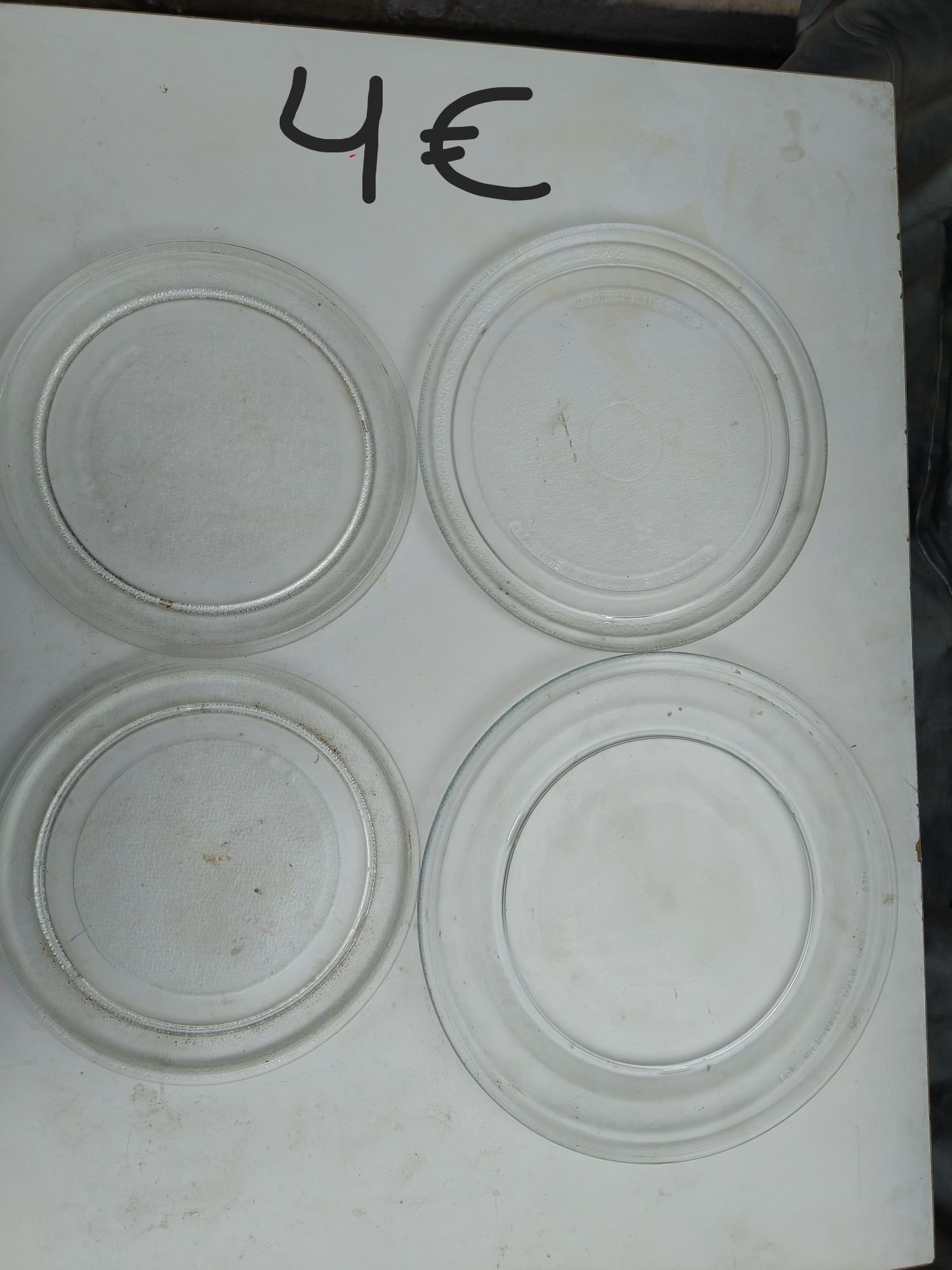 Vários pratos para microondas