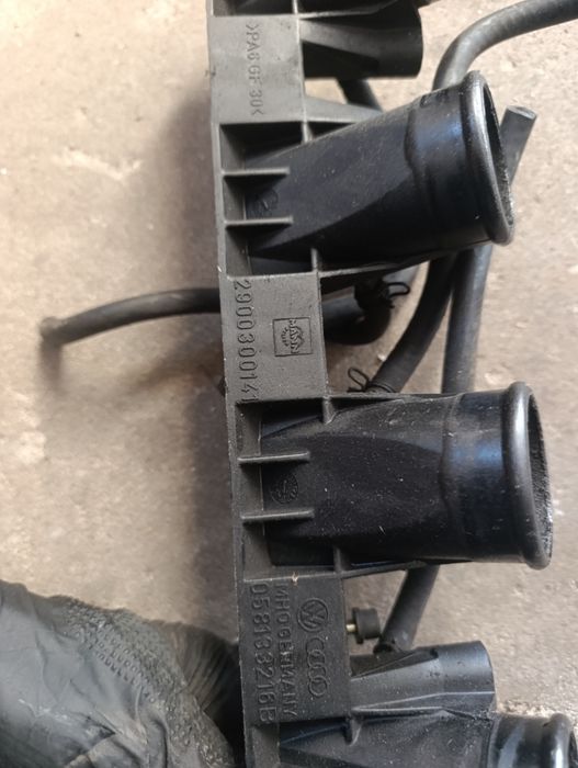 Króciec ssący przepustnicy volkswagen passat B5 audi a4 b5 benzyna