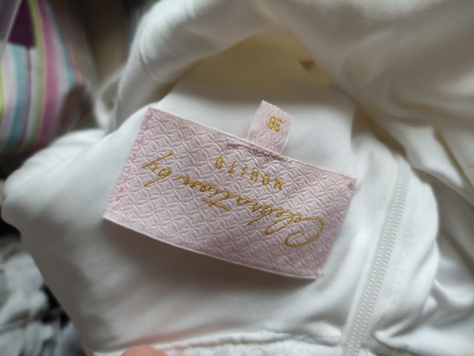 Biała sukienka ze zdobieniami. Mohito 36