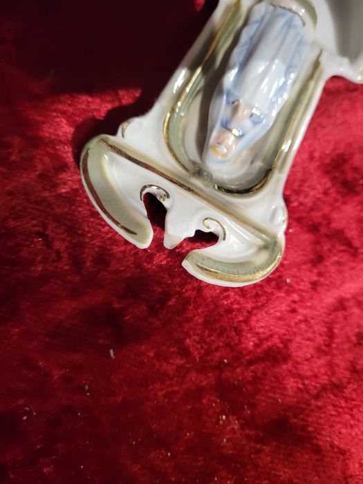 Matka Boża porcelanowa kropielnica Maryja