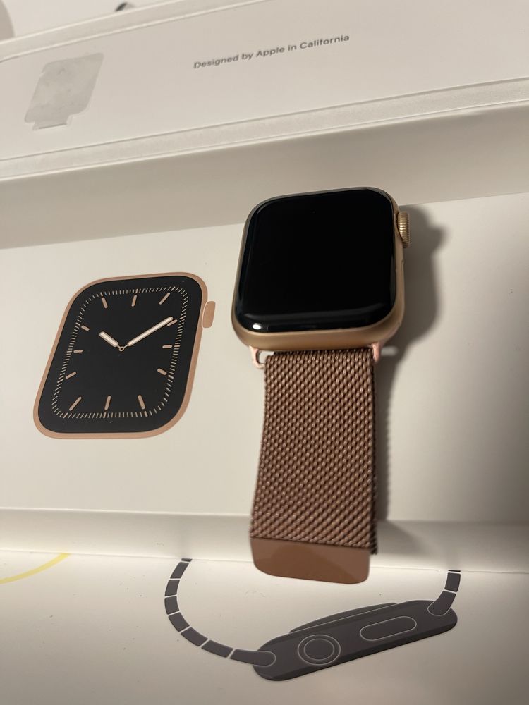 Apple Watch 5 40 мм gold alu