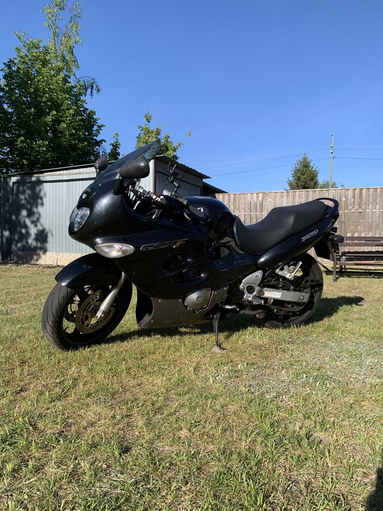 Suzuki GSXF 750cc 2001 r