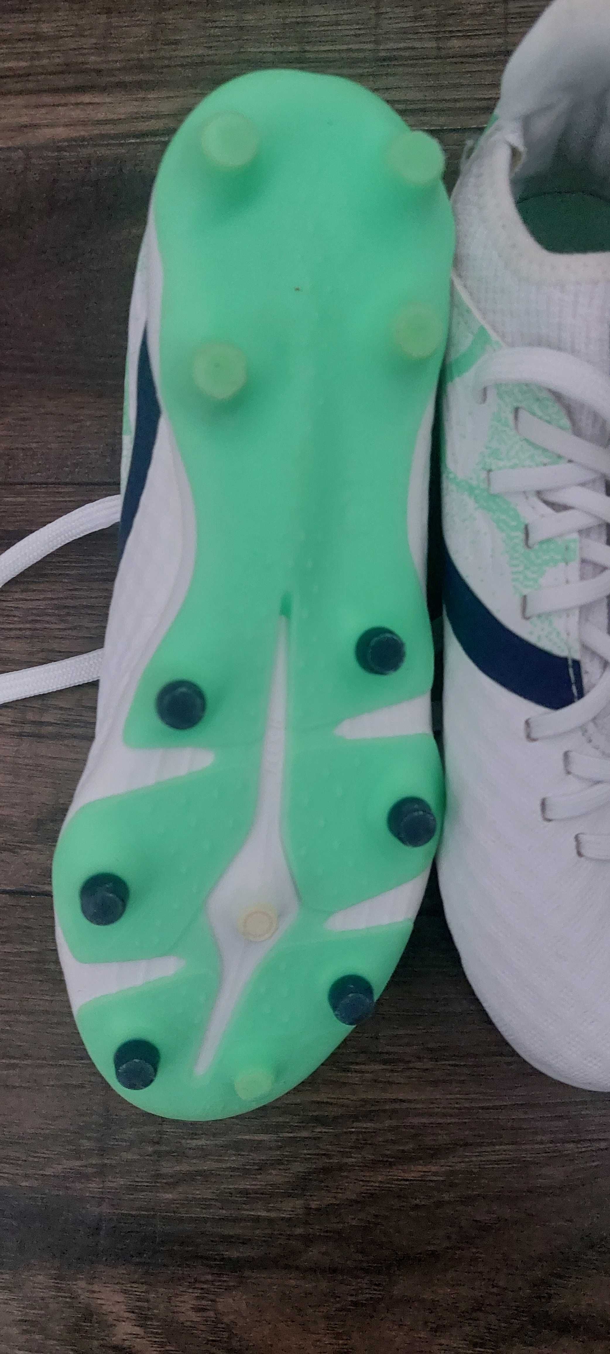 Buty sportowe dziecięce korki