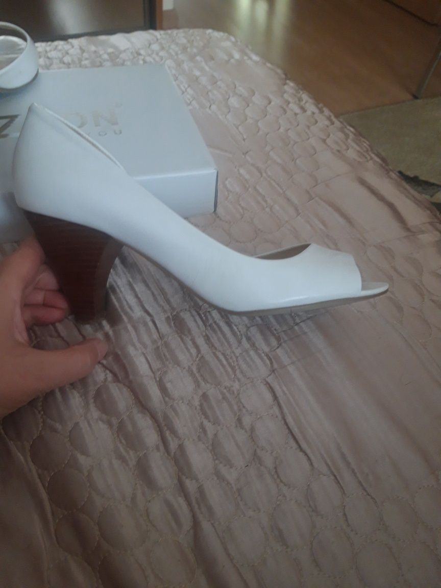 Skórzane biale buty 38
