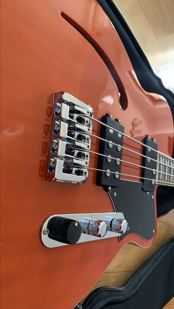 Gitara basowa. Reverend DubKing. Skala 30 cali.