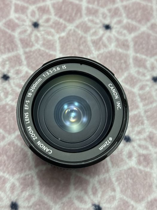 Canon EF-S 18-200mm zoom lens