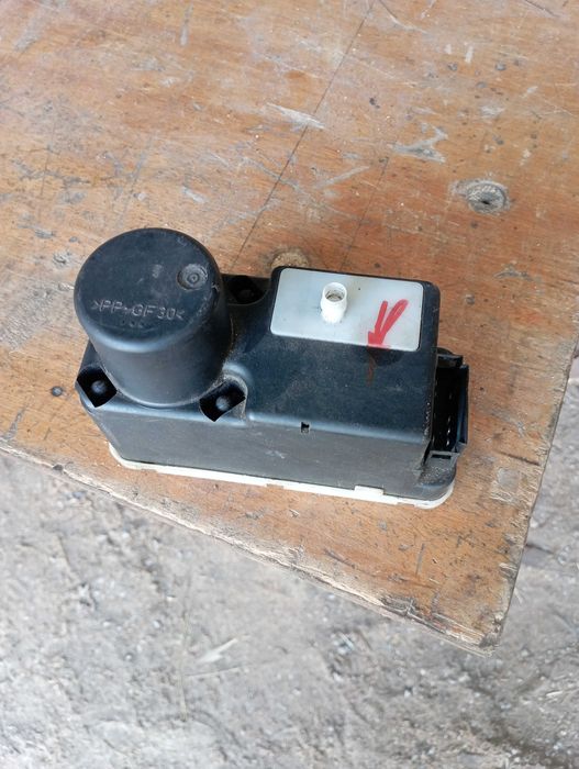 Motor / centralina do fecho central Volkswagen Polo de 1994 a 2002