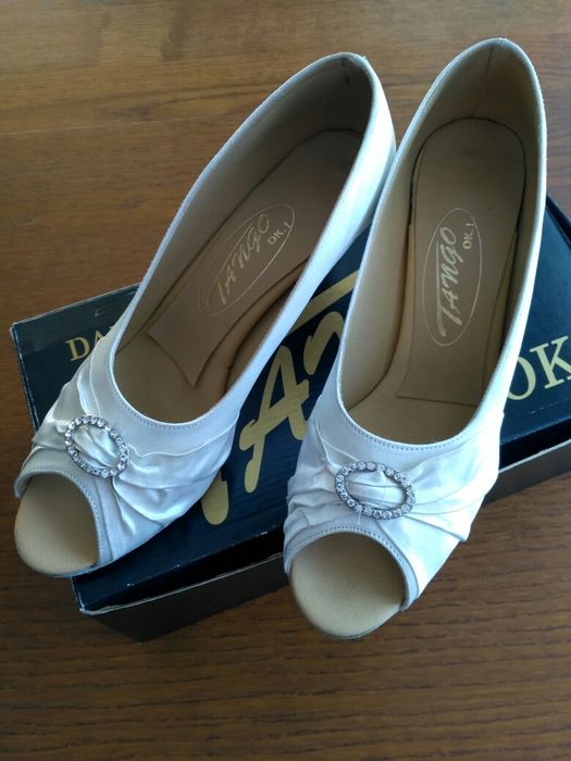 Buty czułenka ecru rozm. 38,5