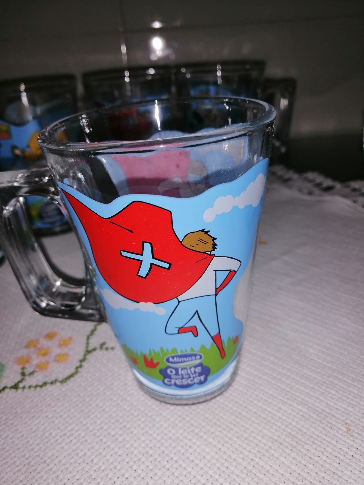 Conjunto de 6 canecas de vidro da marca mimosa.