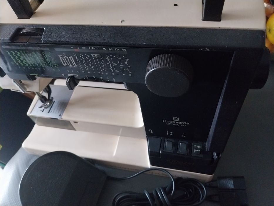 Maquina costura completa impecavel