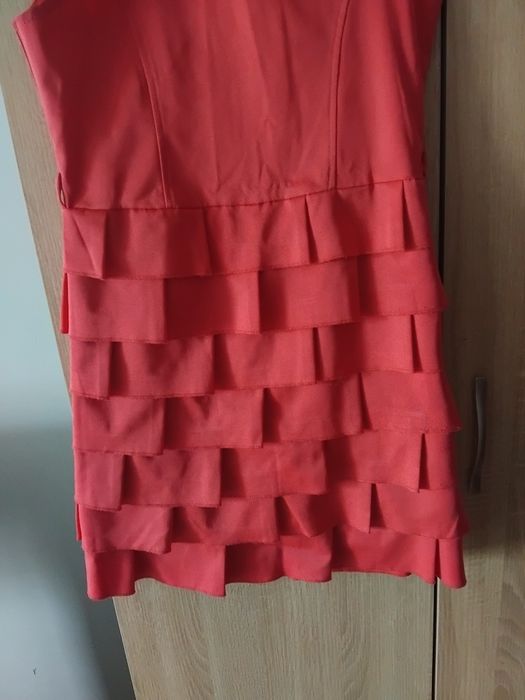 Czerwona elegancka sukienka dla dziewczynki