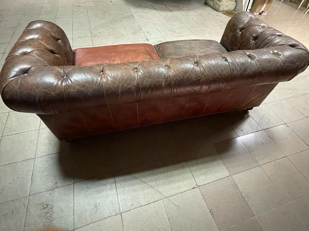 Sofa Chesterfield original em pele da loja area