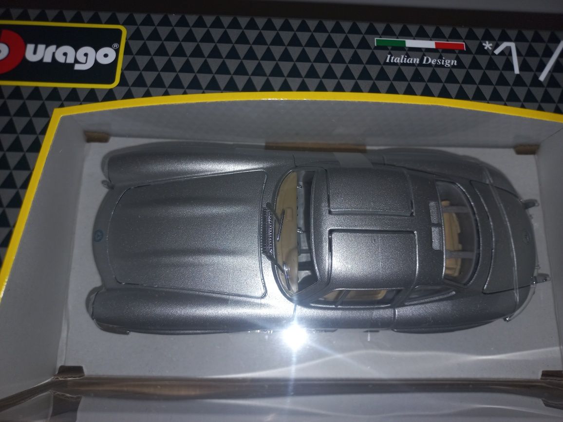 Bburago Mercedes-Benz 300SL srebrny,skala 1:24