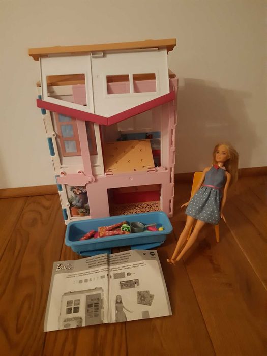Barbie Domek DVV47 z Lalką 2-piętrowy Dom SPA Łazienka Kuchnia Mattel