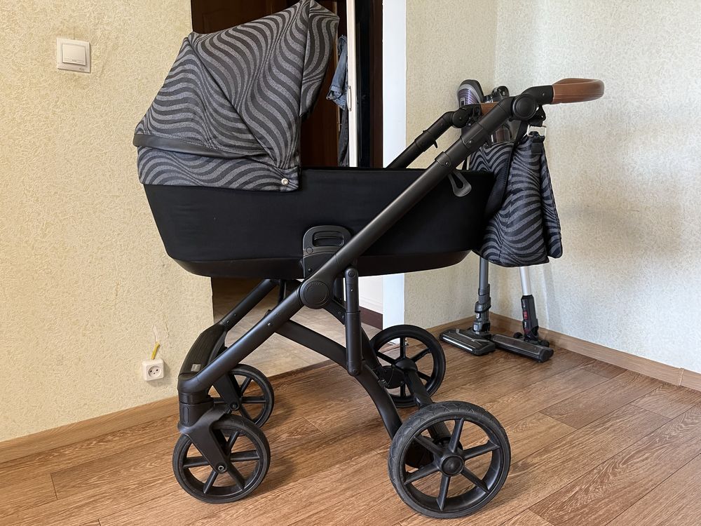 Коляска Roan Bloom 2в1