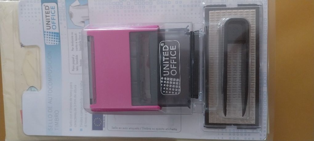 Stikkies e outro material escolar