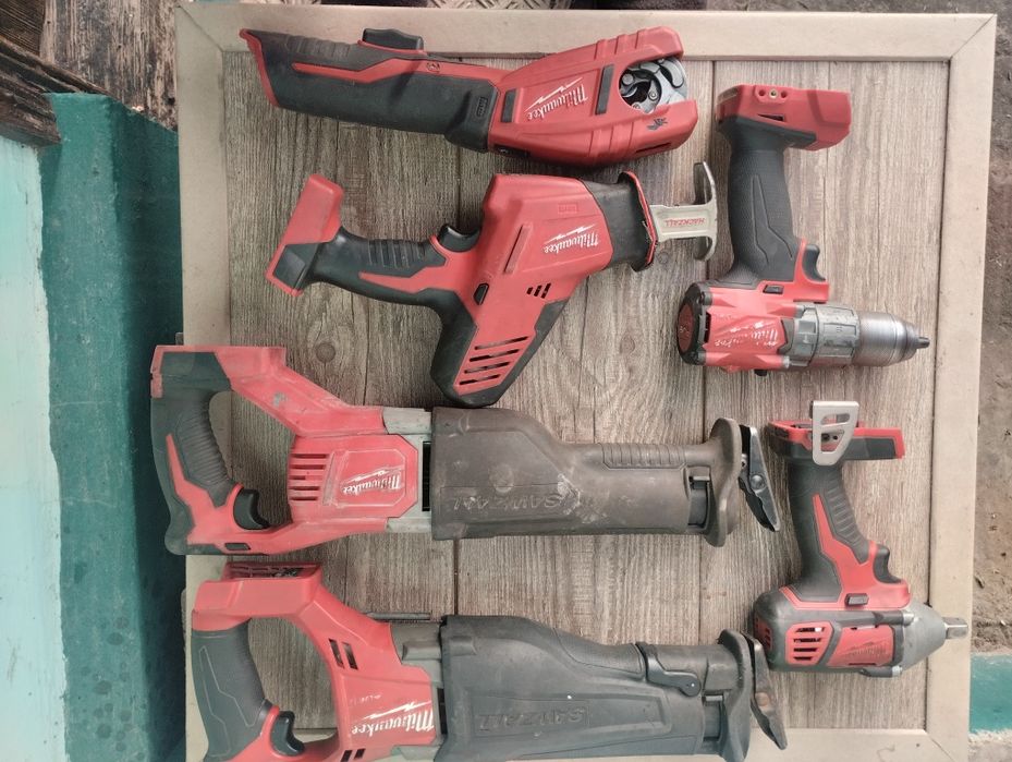 Milwaukee M18 інструмент шабельні пили гайковерт